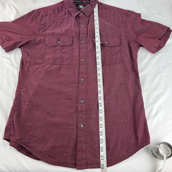 Rock & Republic Men's Small Button Shirt Short Sleeve Maroon Front Pocket Zip - Picture 5 of 9